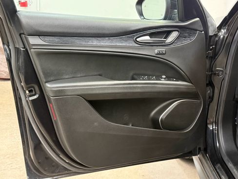 Used 2023 Alfa Romeo Stelvio Sprint RWD image 12