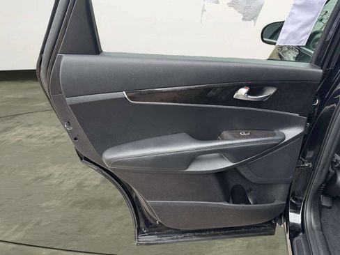Used 2018 Kia Sorento L image 12
