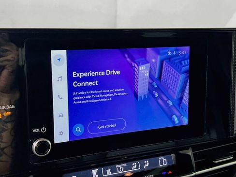 Certified 2025 Toyota Sienna LE FWD image 13