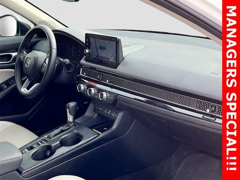 Used 2024 Honda Civic Touring image 31