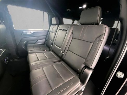 Used 2025 Chevrolet Suburban RST RWD image 28