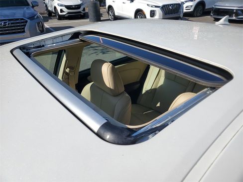 Used 2015 Toyota Avalon Limited image 44