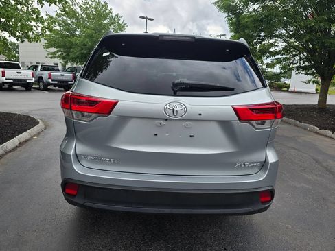 Used 2019 Toyota Highlander XLE AWD/4WD image 6