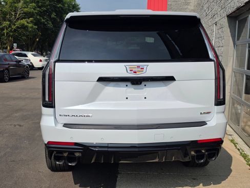 Used 2026 Cadillac Escalade V w/ LPO, Floor Liner Package AWD/4WD image 6