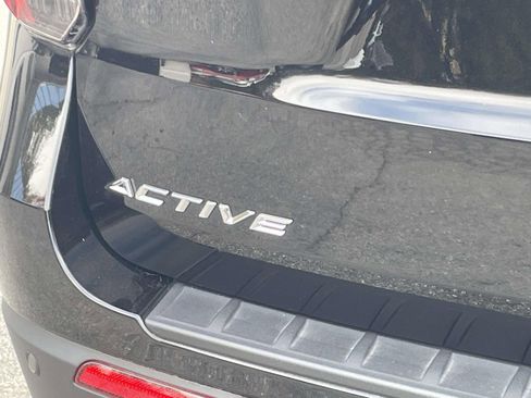 Used 2025 Ford Explorer Active image 6