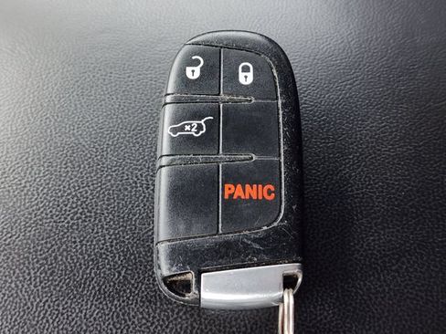 Used 2019 Jeep Grand Cherokee Laredo w/ Laredo X Package RWD image 35