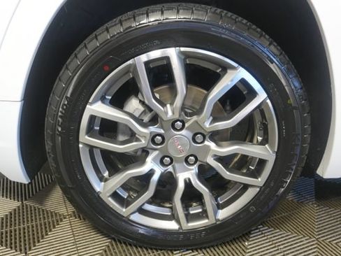 Used 2022 GMC Terrain Denali w/ Denali Premium Package AWD/4WD image 9