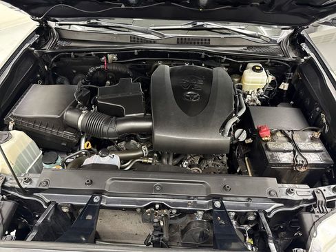 Used 2021 Toyota Tacoma TRD Off-Road w/ Technology Package image 10