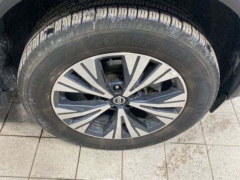 Certified 2021 Nissan Rogue SV image 32