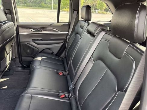 Used 2025 Jeep Grand Cherokee Limited RWD image 11