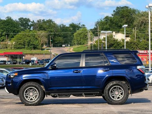 Used 2020 Toyota 4Runner TRD Off-Road Premium w/ TRD Performance Package AWD/4WD image 6