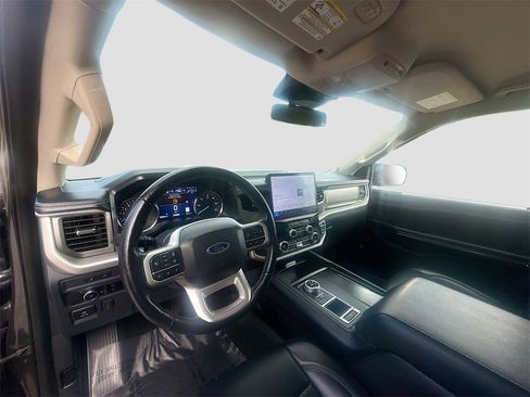 Used 2023 Ford Expedition Max XLT image 9