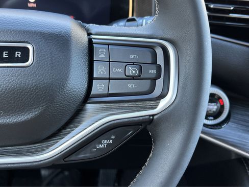 Used 2024 Jeep Wagoneer L Series II w/ Flexible Seating Group image 30