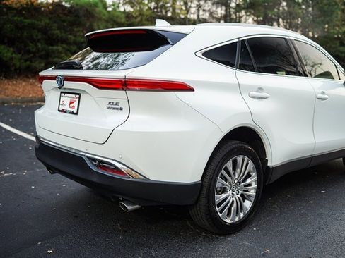 Used 2022 Toyota Venza XLE image 9