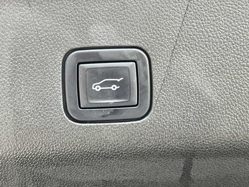 Used 2022 Cadillac Escalade Premium Luxury AWD/4WD image 12
