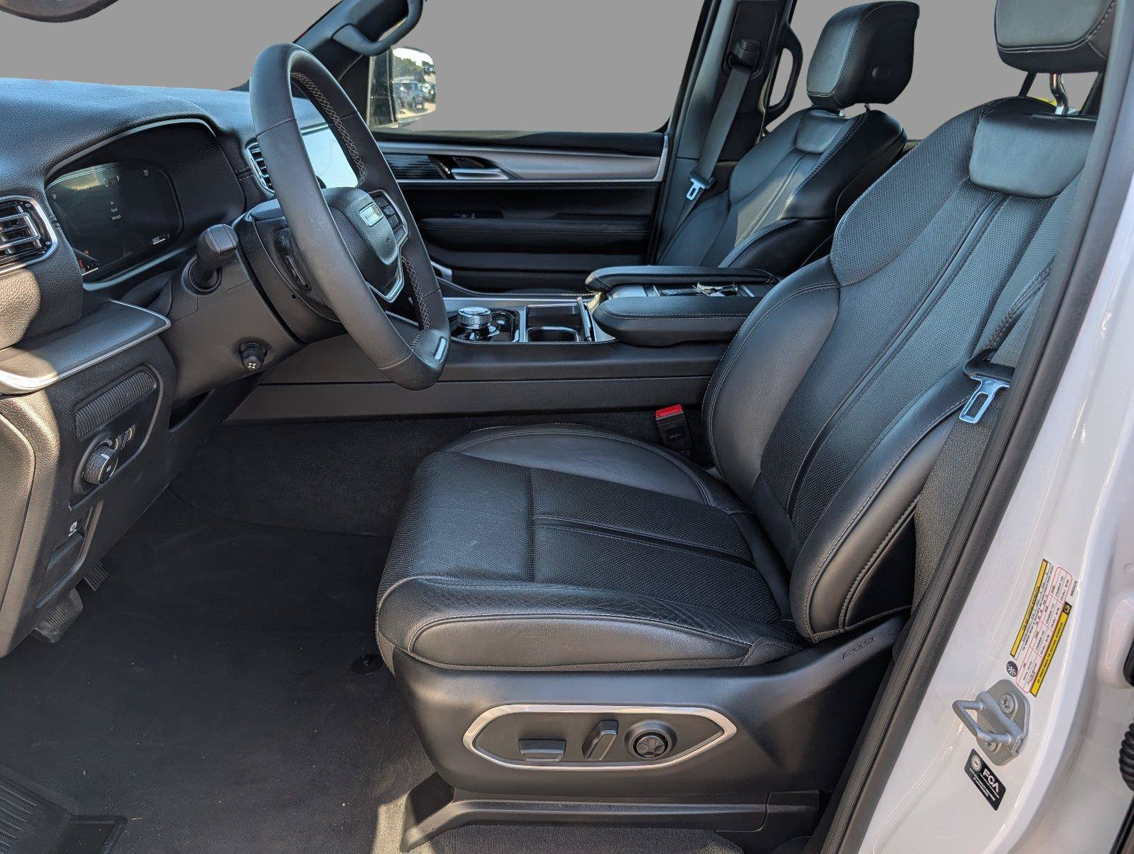 Used 2025 Jeep Wagoneer Series II AWD/4WD image 10