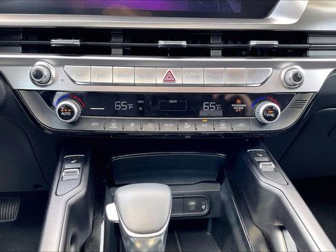 Used 2025 Kia Telluride S AWD/4WD image 33