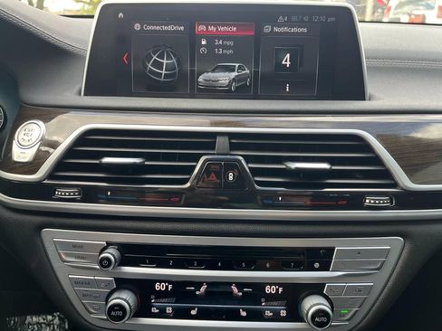 Used 2019 BMW 740i image 21