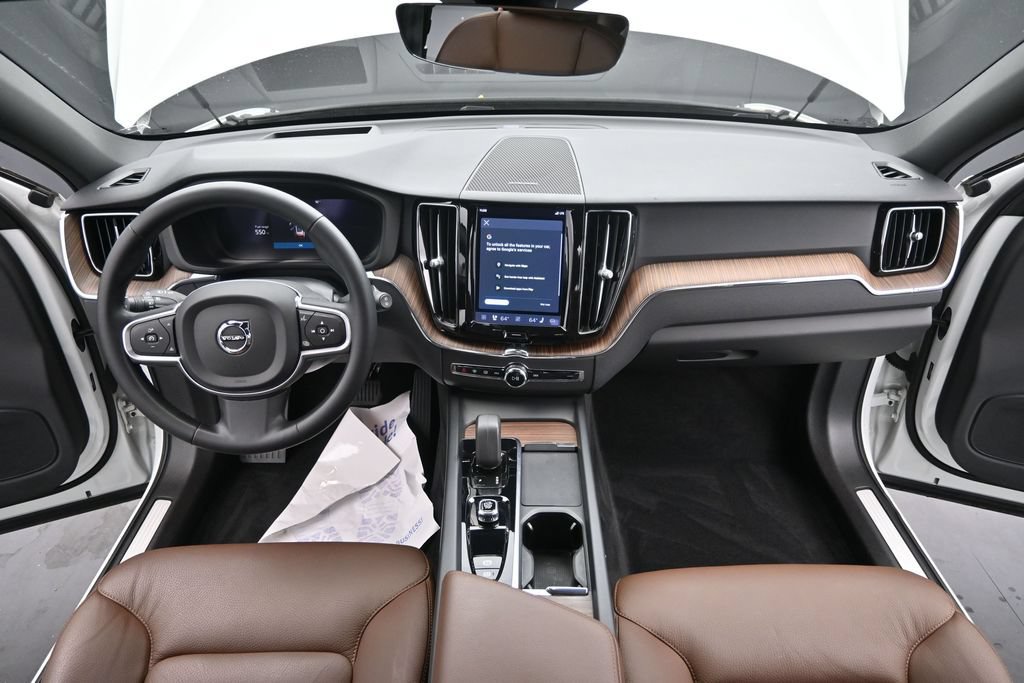 Certified 2022 Volvo XC60 B5 Momentum w/ Advanced Package FWD image 21