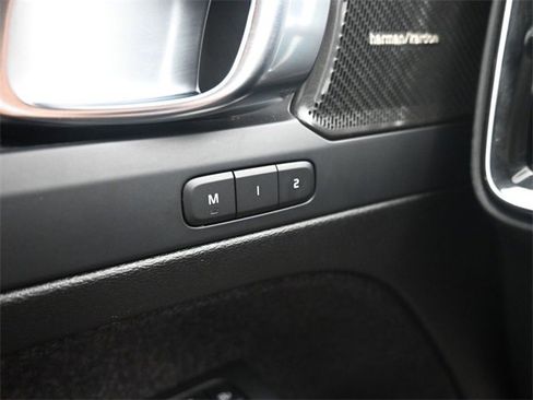 Used 2023 Volvo XC40 Recharge Ultimate image 27