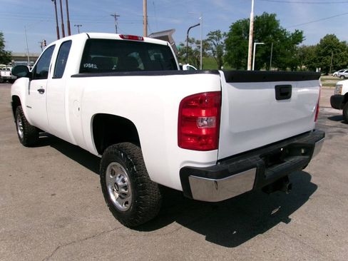 Used 2011 Chevrolet Silverado 2500 W/T AWD/4WD image 2
