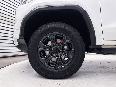 Used 2024 GMC Canyon Elevation w/ Elevation Premium Package image 14