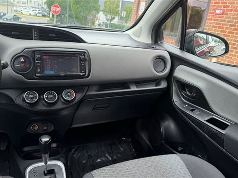 Used 2017 Toyota Yaris L w/ Carpet Mat Package FWD image 22