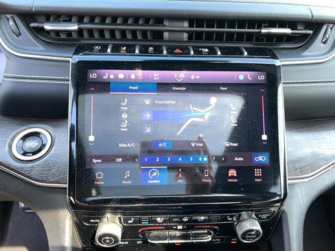 Used 2021 Jeep Grand Cherokee L Overland w/ Luxury Tech Group IV image 19