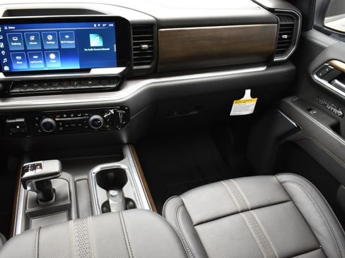 Used 2025 Chevrolet Silverado 1500 High Country image 40