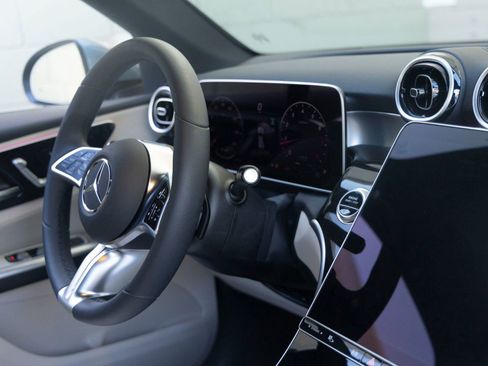 Used 2026 Mercedes-Benz GLC 300 image 29