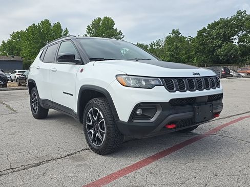 Used 2025 Jeep Compass Trailhawk AWD/4WD image 1