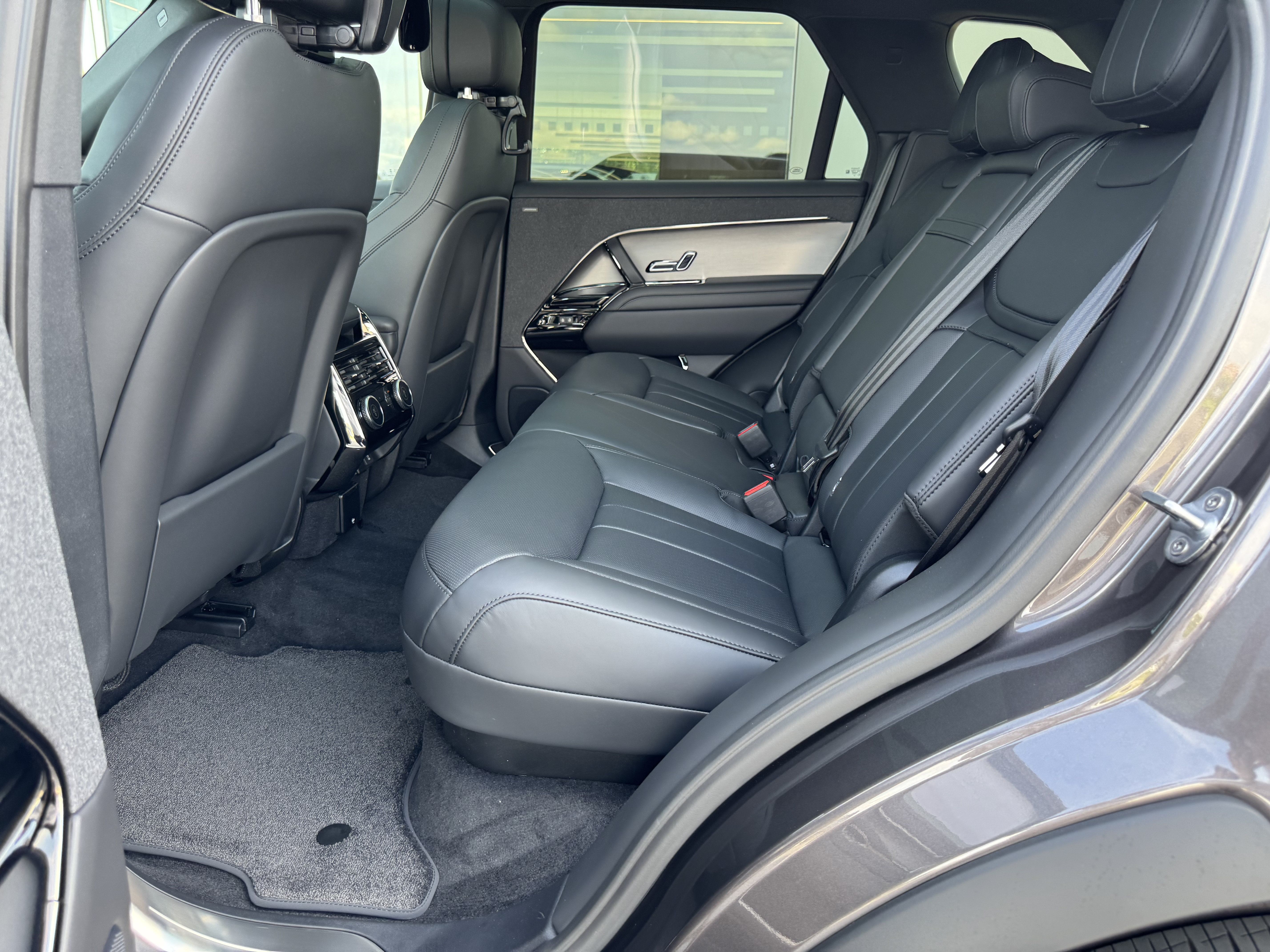 New 2026 Land Rover Range Rover Sport Dynamic SE AWD/4WD image 5