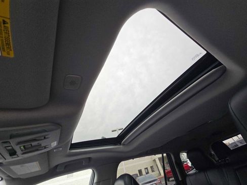 Certified 2024 Toyota Highlander XLE image 35