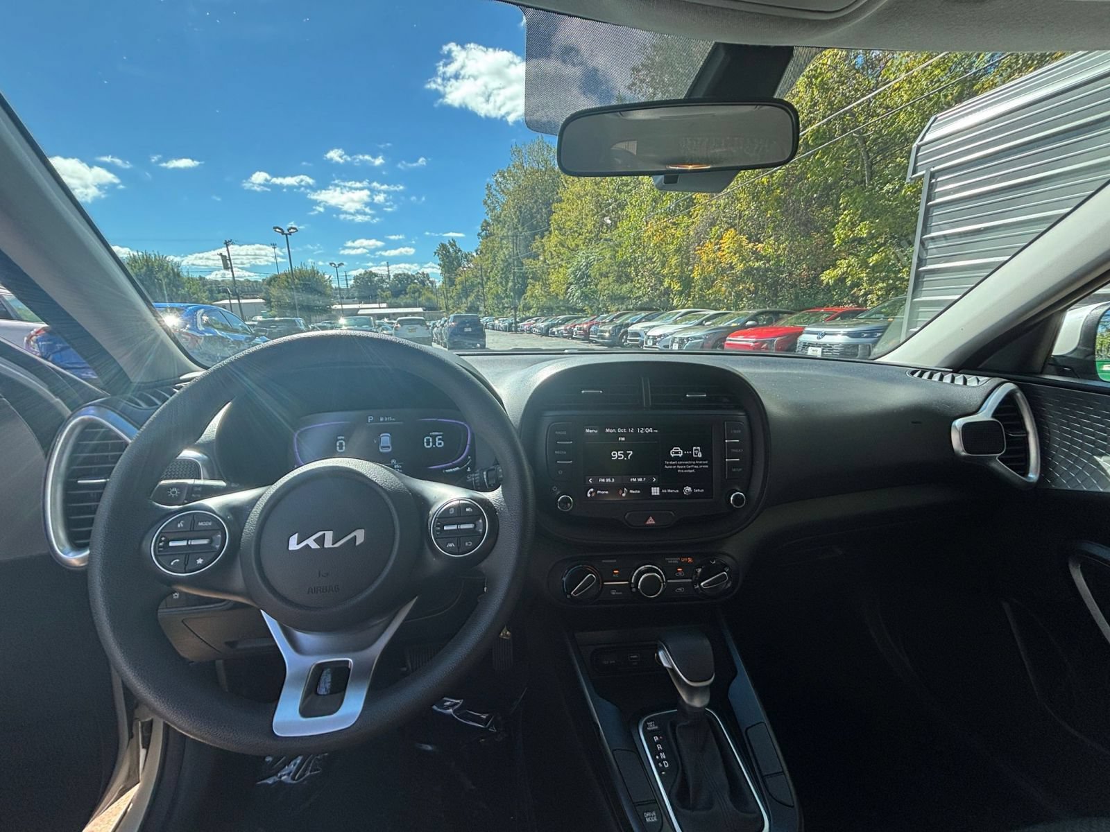 Used 2025 Kia Soul LX w/ LX Technology Package FWD image 27
