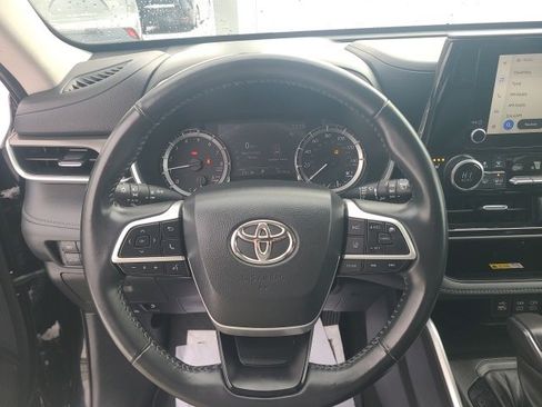 Used 2023 Toyota Highlander XLE image 20