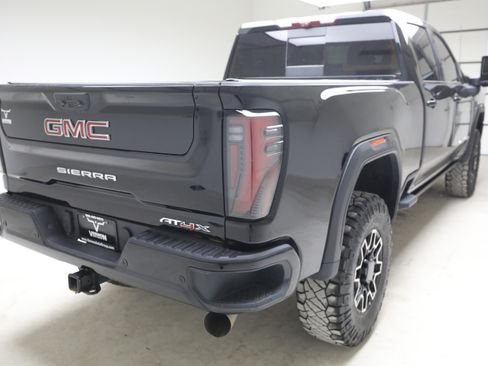 Used 2025 GMC Sierra 2500 AT4X AWD/4WD image 5