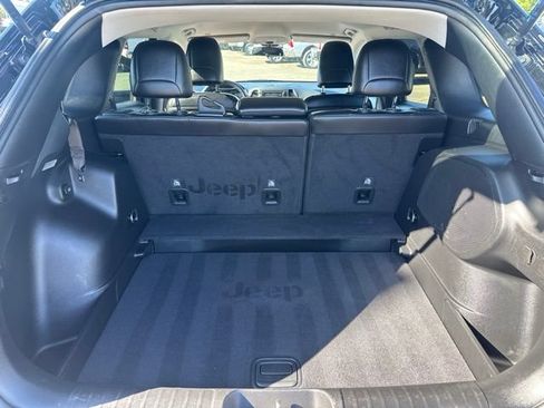Used 2019 Jeep Cherokee Latitude Plus FWD image 12