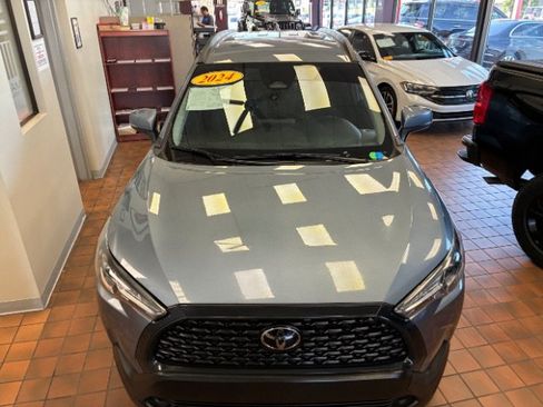 Used 2023 Toyota Corolla Cross LE FWD image 6