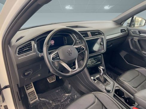 Used 2024 Volkswagen Tiguan SEL R-Line image 4