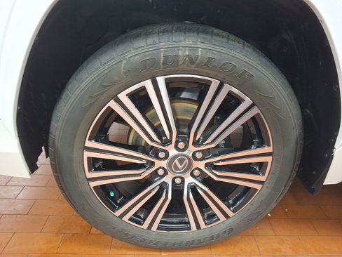 Used 2024 Lexus LX 600 4WD w/ Luxury Package image 6