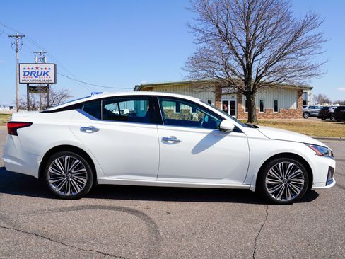 Used 2023 Nissan Altima 2.5 SL image 2