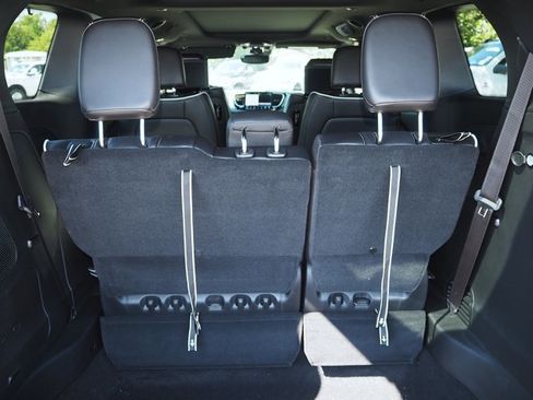 New 2026 Chrysler Pacifica Limited w/ Uconnect Theater Family Group image 10