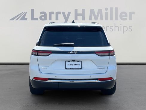 Used 2022 Jeep Grand Cherokee Laredo w/ Luxury Tech Group I AWD/4WD image 4