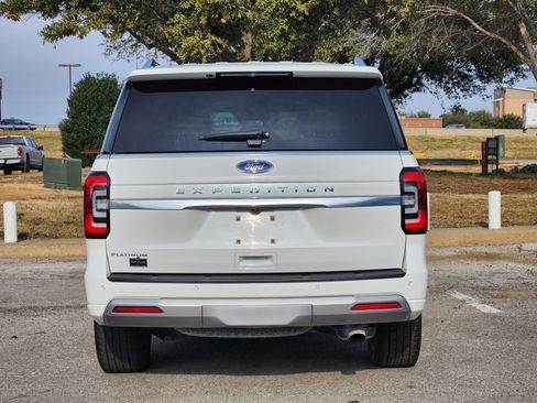 Used 2022 Ford Expedition Platinum image 6