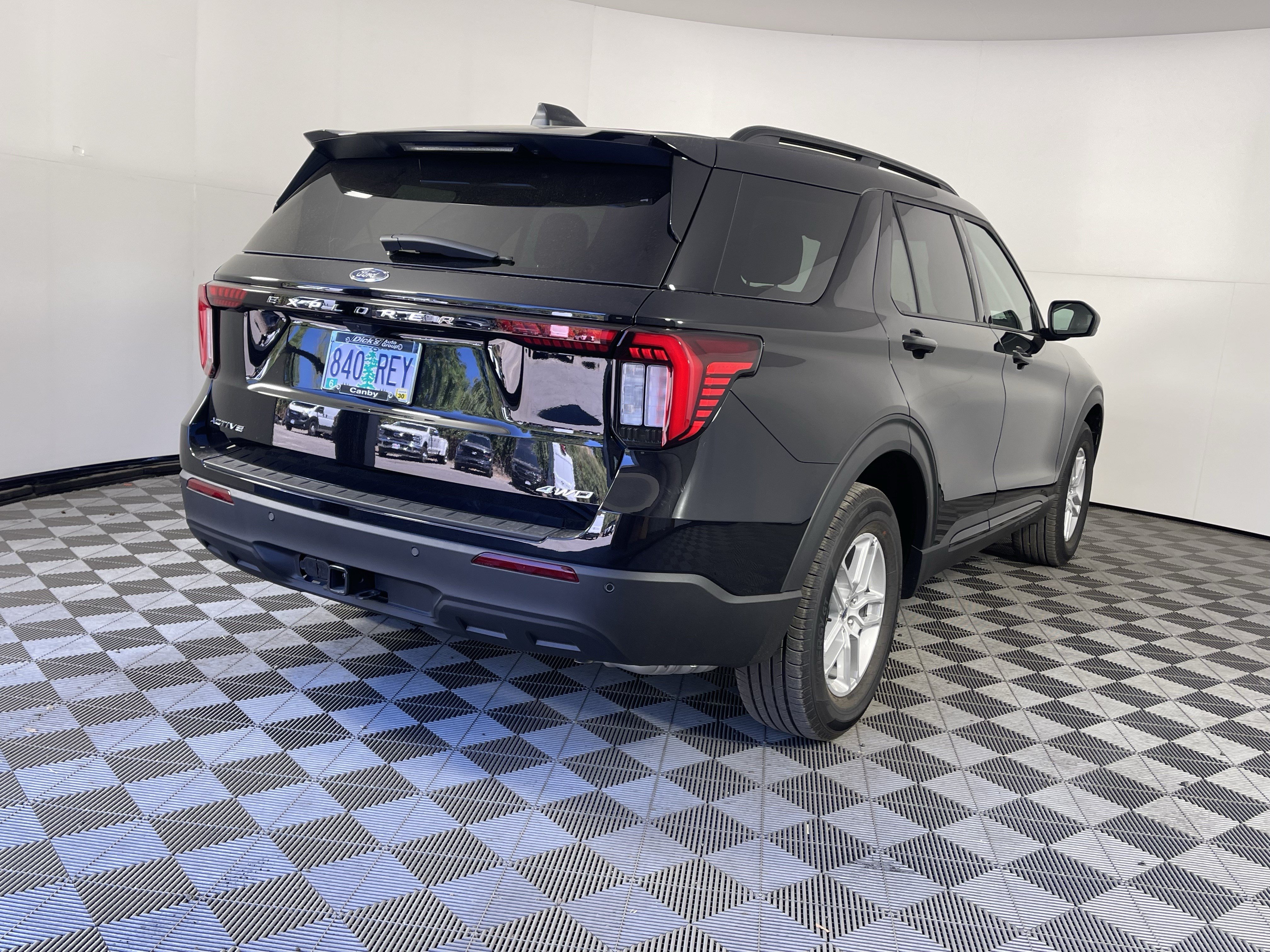 Used 2026 Ford Explorer Active AWD/4WD image 5
