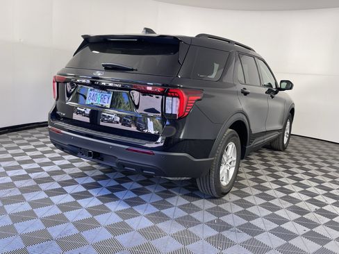 Used 2026 Ford Explorer Active AWD/4WD image 5