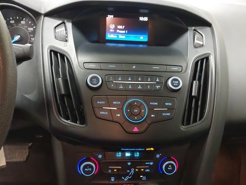 Used 2018 Ford Focus SE FWD image 20