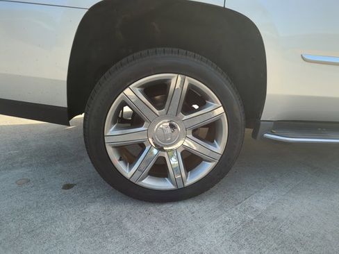 Used 2018 Cadillac Escalade Luxury RWD image 29