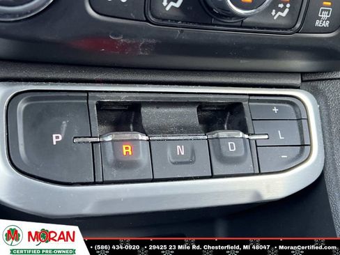 Used 2023 GMC Acadia SLE w/ Driver Convenience Package image 25