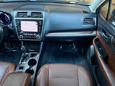 Used 2018 Subaru Outback 3.6R Touring AWD/4WD image 22